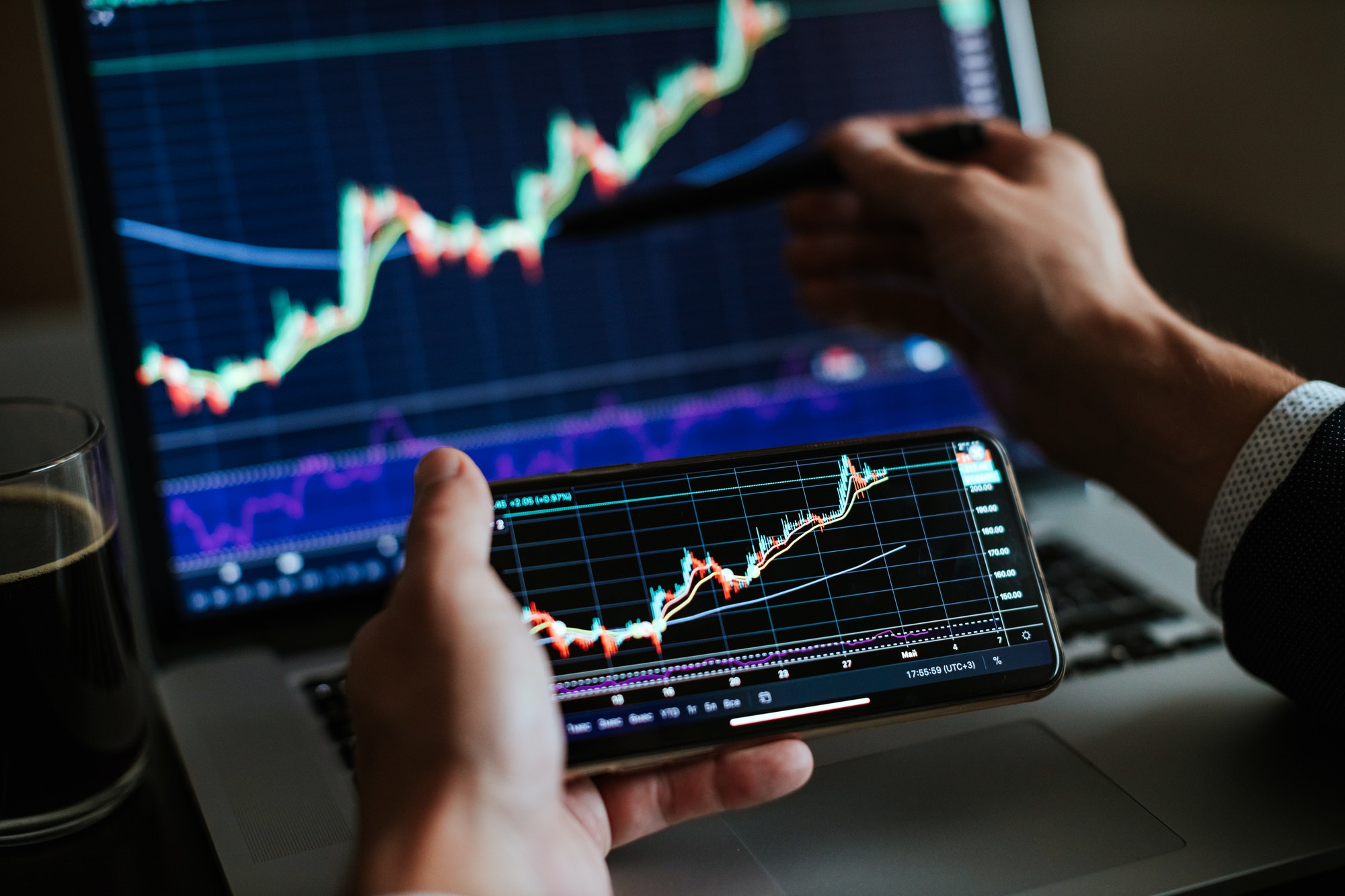 Ystävällinen ja moderni tilitoimisto Helsinki Netvisor asiantuntija